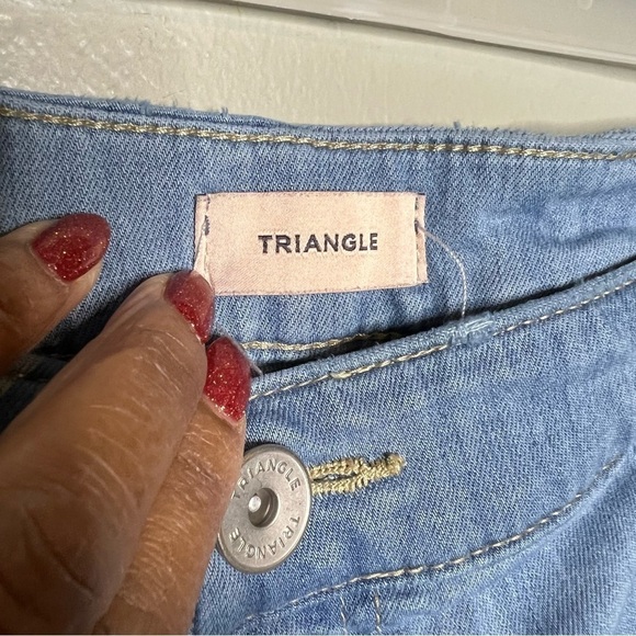 Triangle Curvy Fit Raw Hem Jeans - Picture 6 of 8